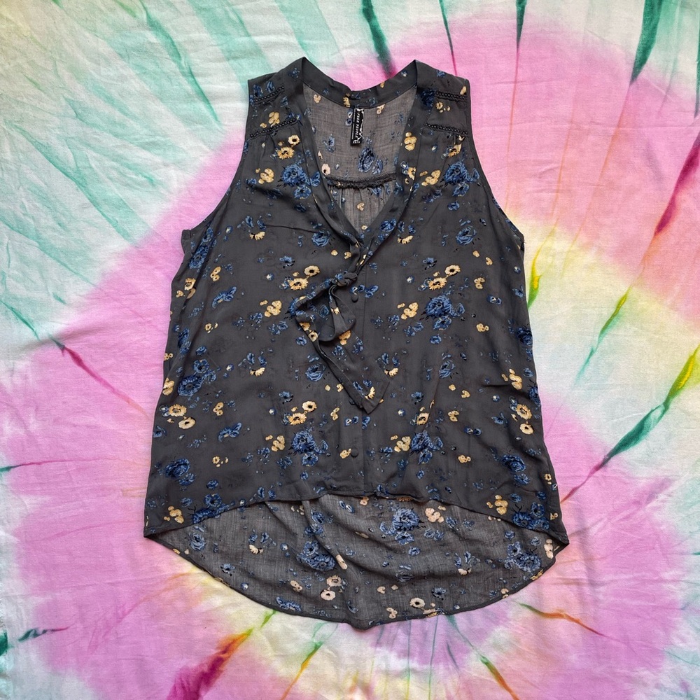 👚2/$20 | Free People Floral Sleeveless Tie High Low Button Up Blouse | Size XS